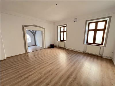 Spatiu de inchiriat pretabil comercial birouri sau clinica situat in zona ultracentrala din Sibiu