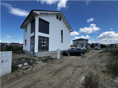 De vanzare casa individuala la cheie cu 4 camere si teren de 310 mp in Cristian zona Serelor