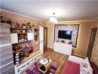 Se vinde apartament renovat cu 3 camere balcon si pivnita la etajul 1 in zona Vasile Aaron din Sibiu