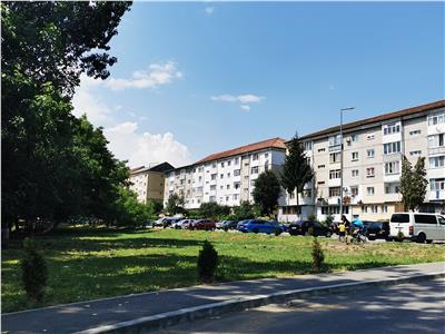 De vanzare apartament renovat la etajul 1 cu 3 camere balcon si pivnita zona Vasile Aaron din Sibiu