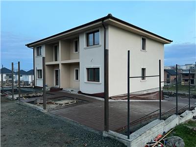 De vanzare duplex cu 4 camere pivnita si 366 mp teren in zona Cisnadie - Lac langa Sibiu