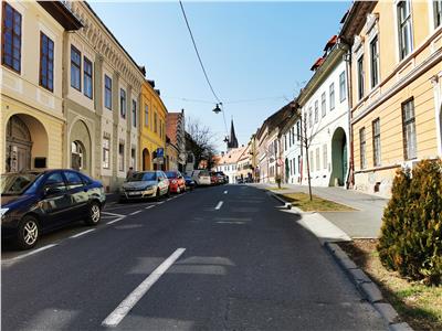 De vanzare apartament unicat cu 5 camere si dependinte langa Piata Mare din Sibiu