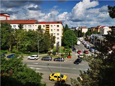 De vanzare apartament cu 4 camere decomandate 2 bai si balcon in zona Mihai Viteazu din Sibiu